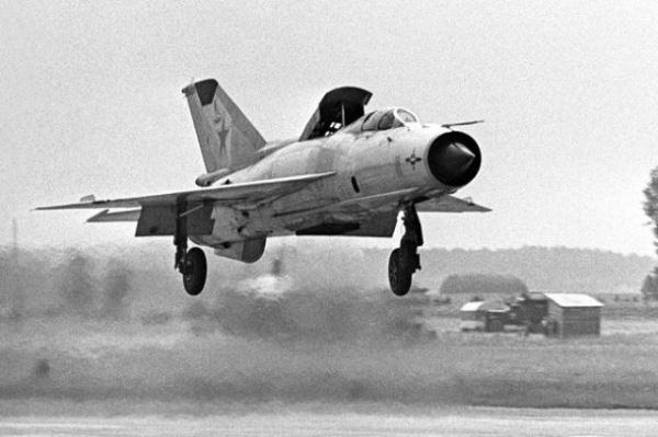Не туда сел: как советский истребитель сбежал с аэродрома НАТО