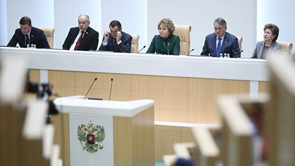 <br />
Матвиенко сделала замечание сенатору, у которого зазвонил телефон на пленарном заседании<br />
